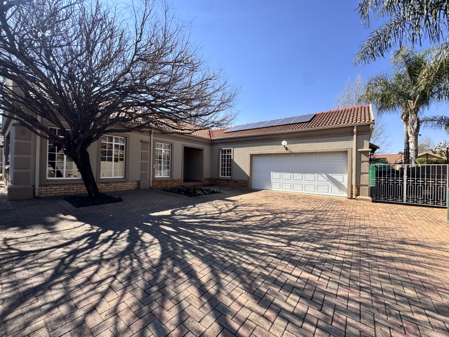 4 Bedroom Property for Sale in Wilkoppies North West